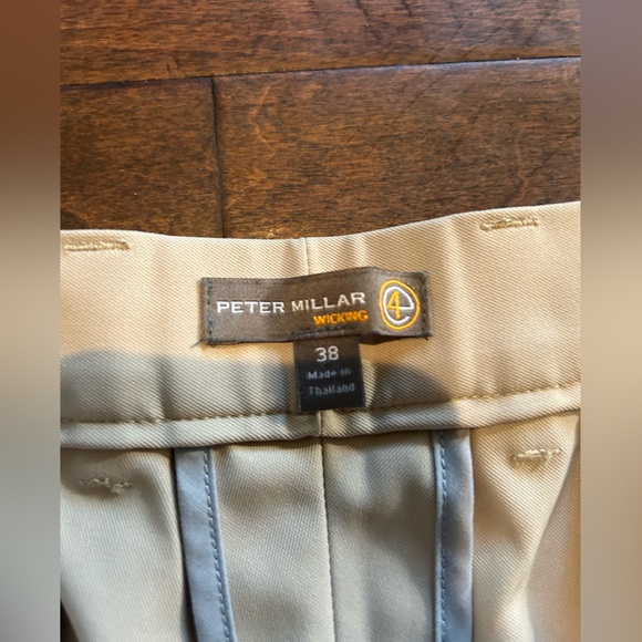 Luxurious Peter Millar Men’s Khaki Golf Short - Picture 3 of 10